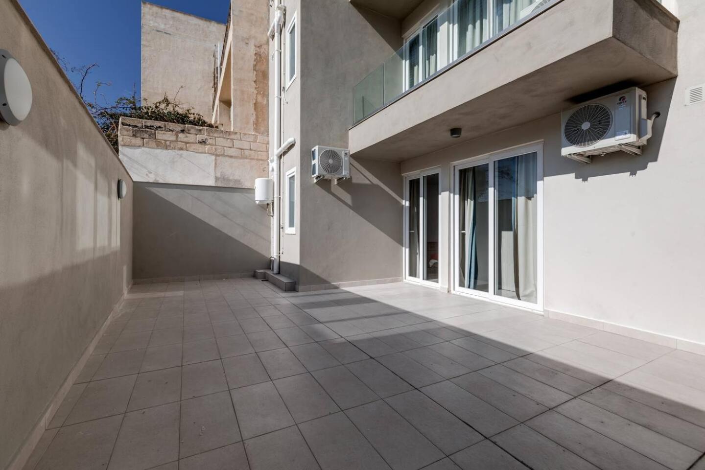 9Ten11 Seafront By Homely Mellieħa Esterno foto