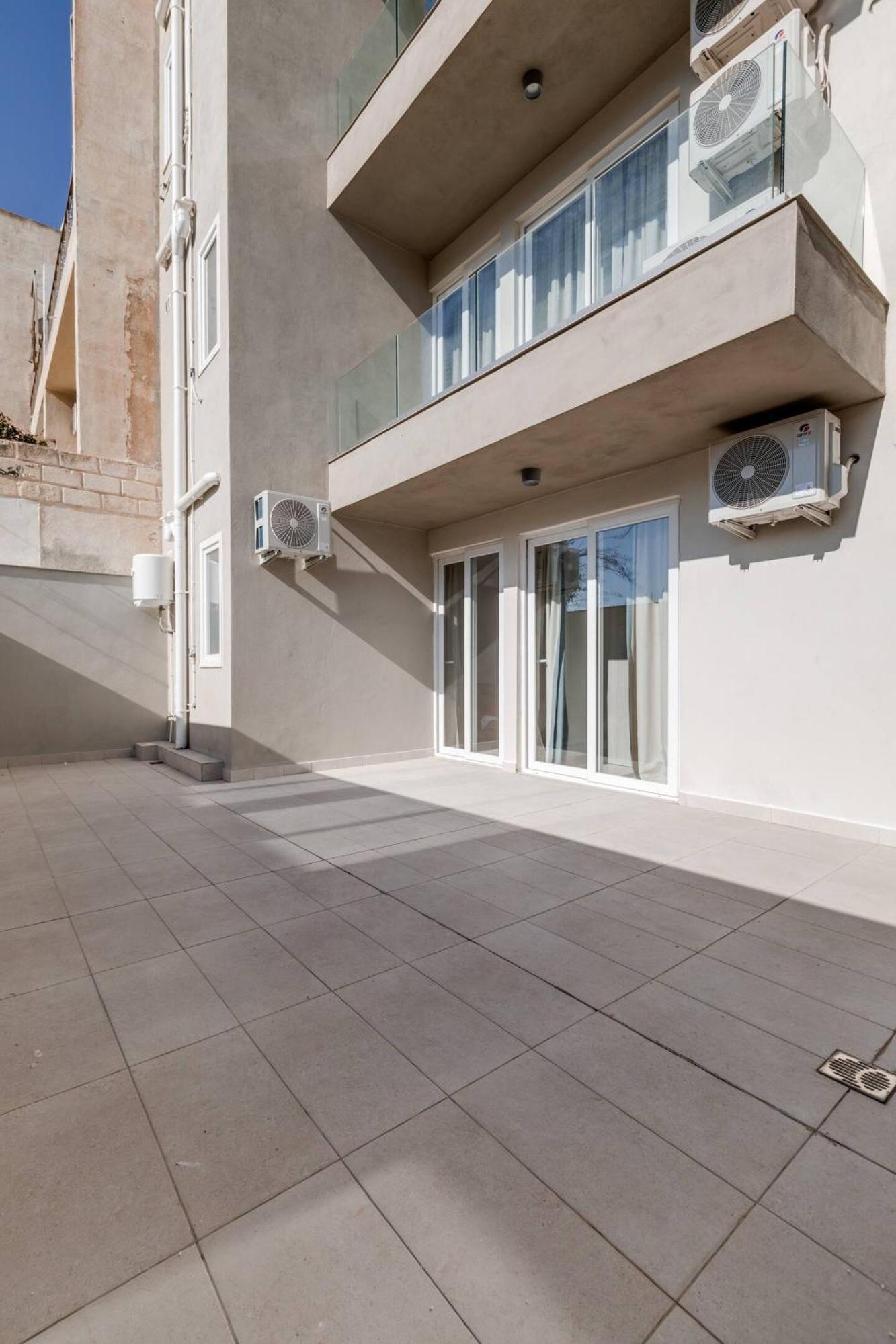 9Ten11 Seafront By Homely Mellieħa Esterno foto