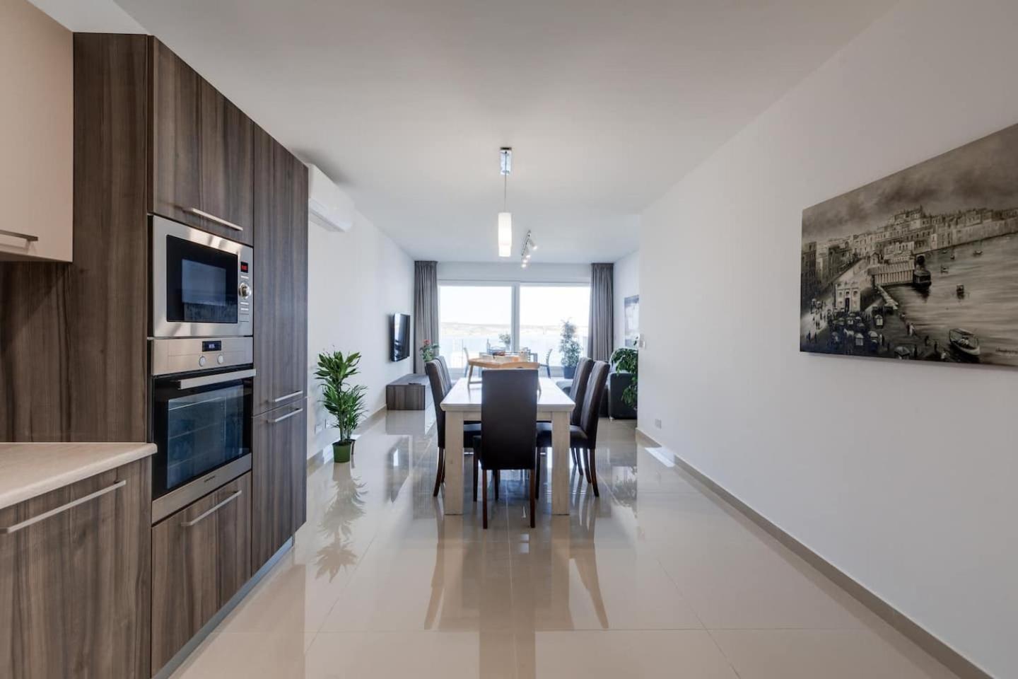 9Ten11 Seafront By Homely Mellieħa Esterno foto
