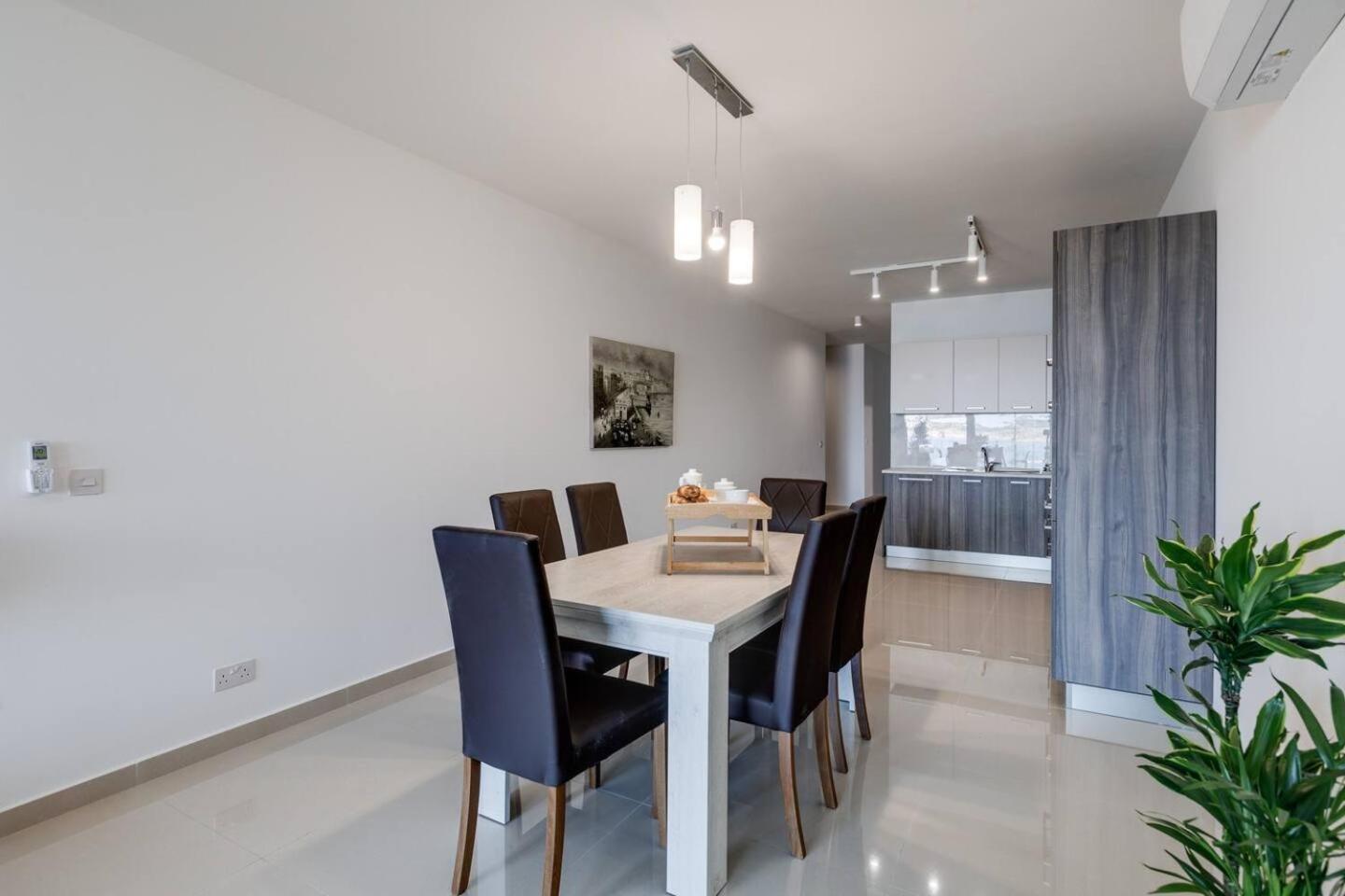 9Ten11 Seafront By Homely Mellieħa Esterno foto