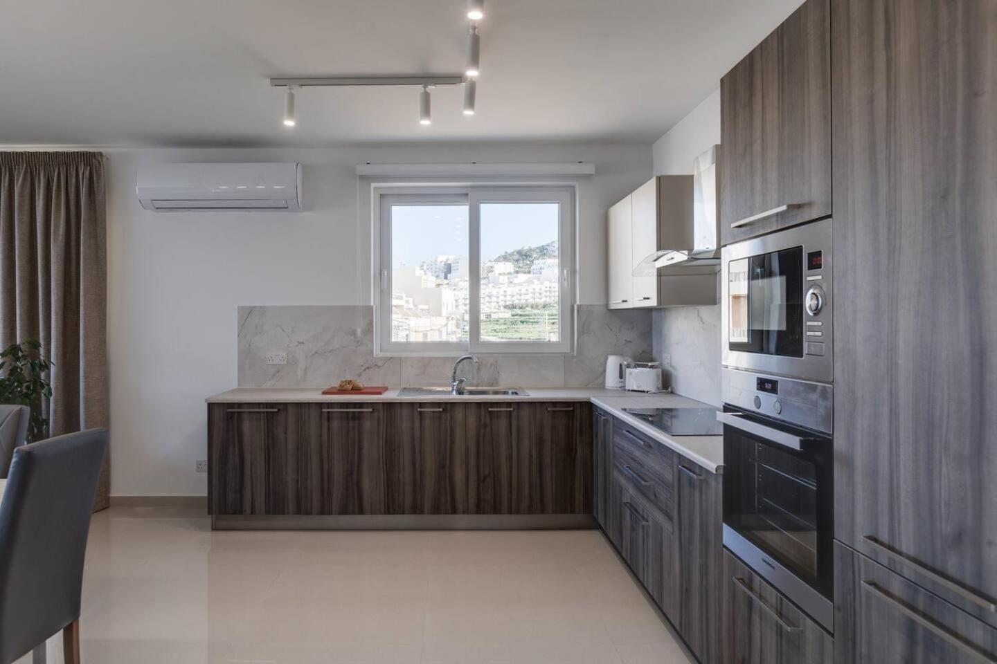 9Ten11 Seafront By Homely Mellieħa Esterno foto