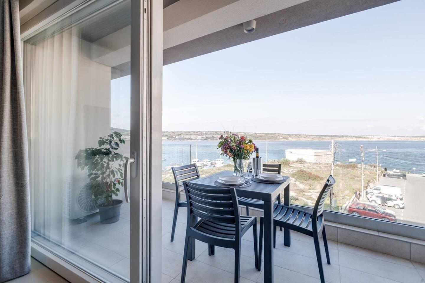 9Ten11 Seafront By Homely Mellieħa Esterno foto