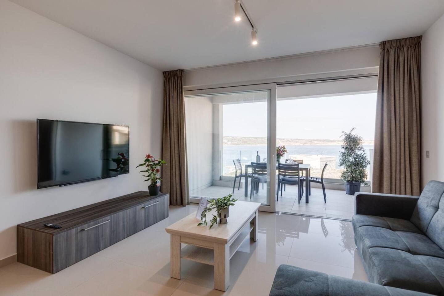9Ten11 Seafront By Homely Mellieħa Esterno foto