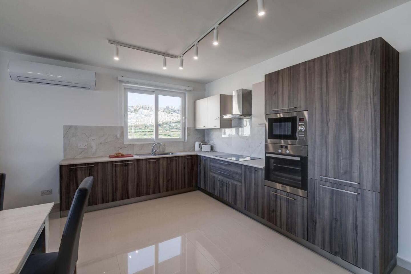 9Ten11 Seafront By Homely Mellieħa Esterno foto