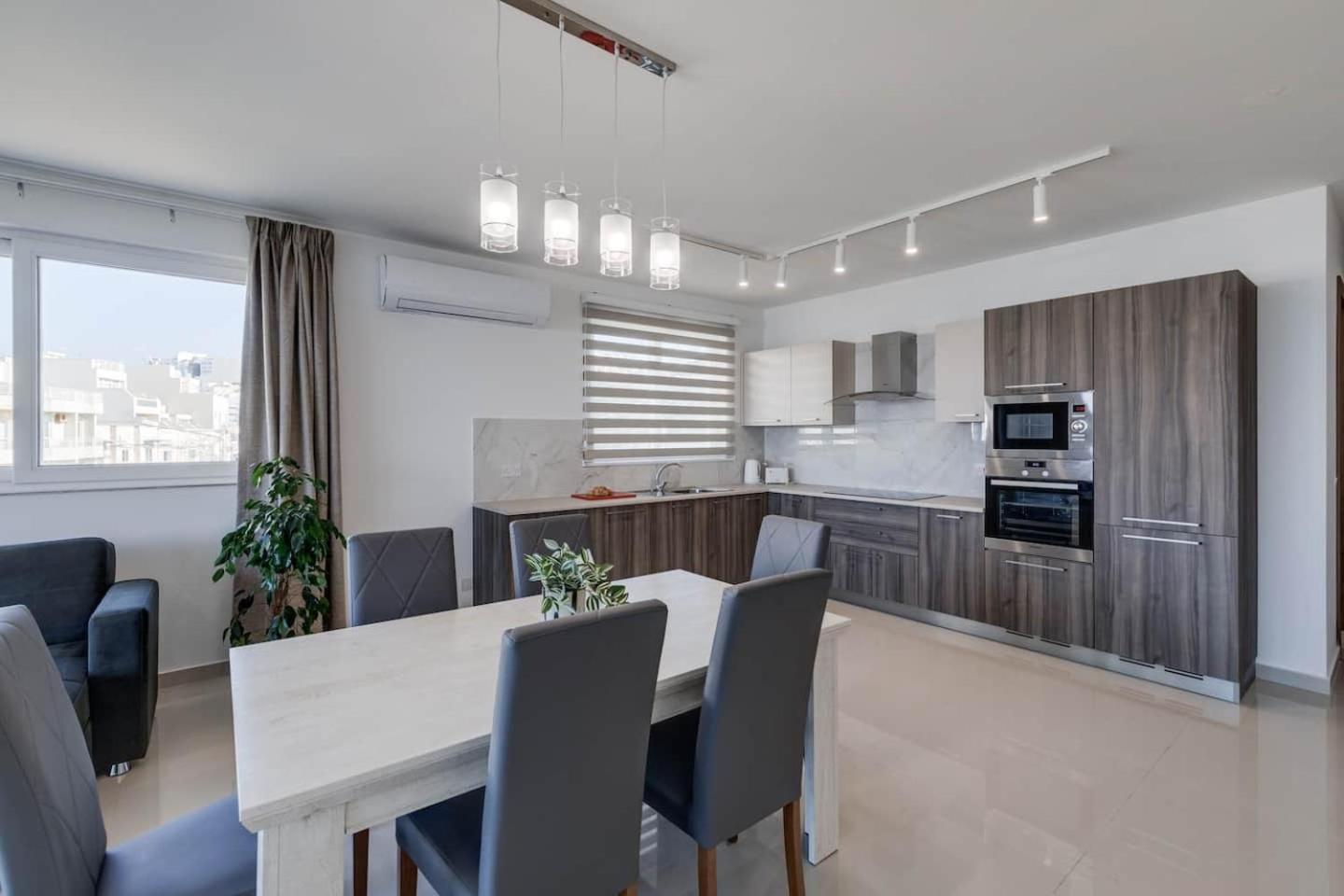 9Ten11 Seafront By Homely Mellieħa Esterno foto
