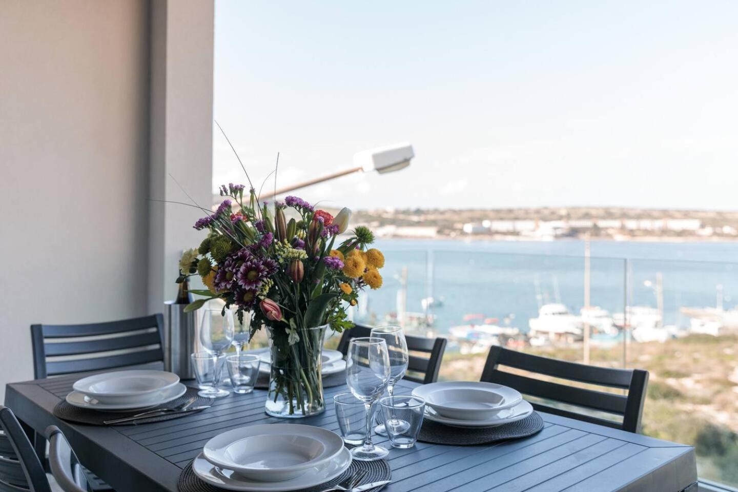 9Ten11 Seafront By Homely Mellieħa Esterno foto