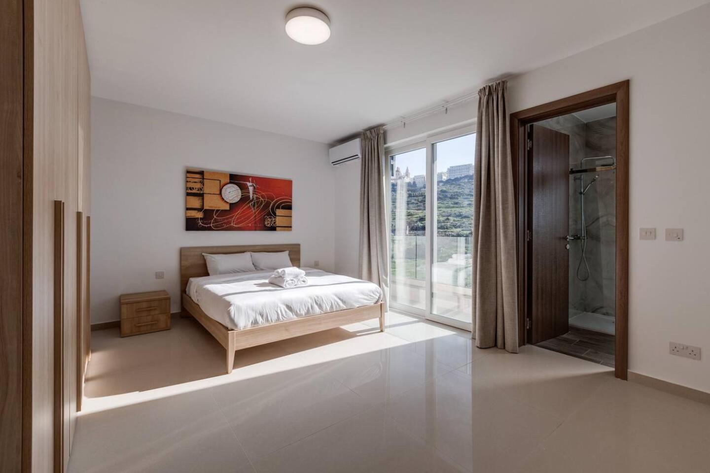 9Ten11 Seafront By Homely Mellieħa Esterno foto