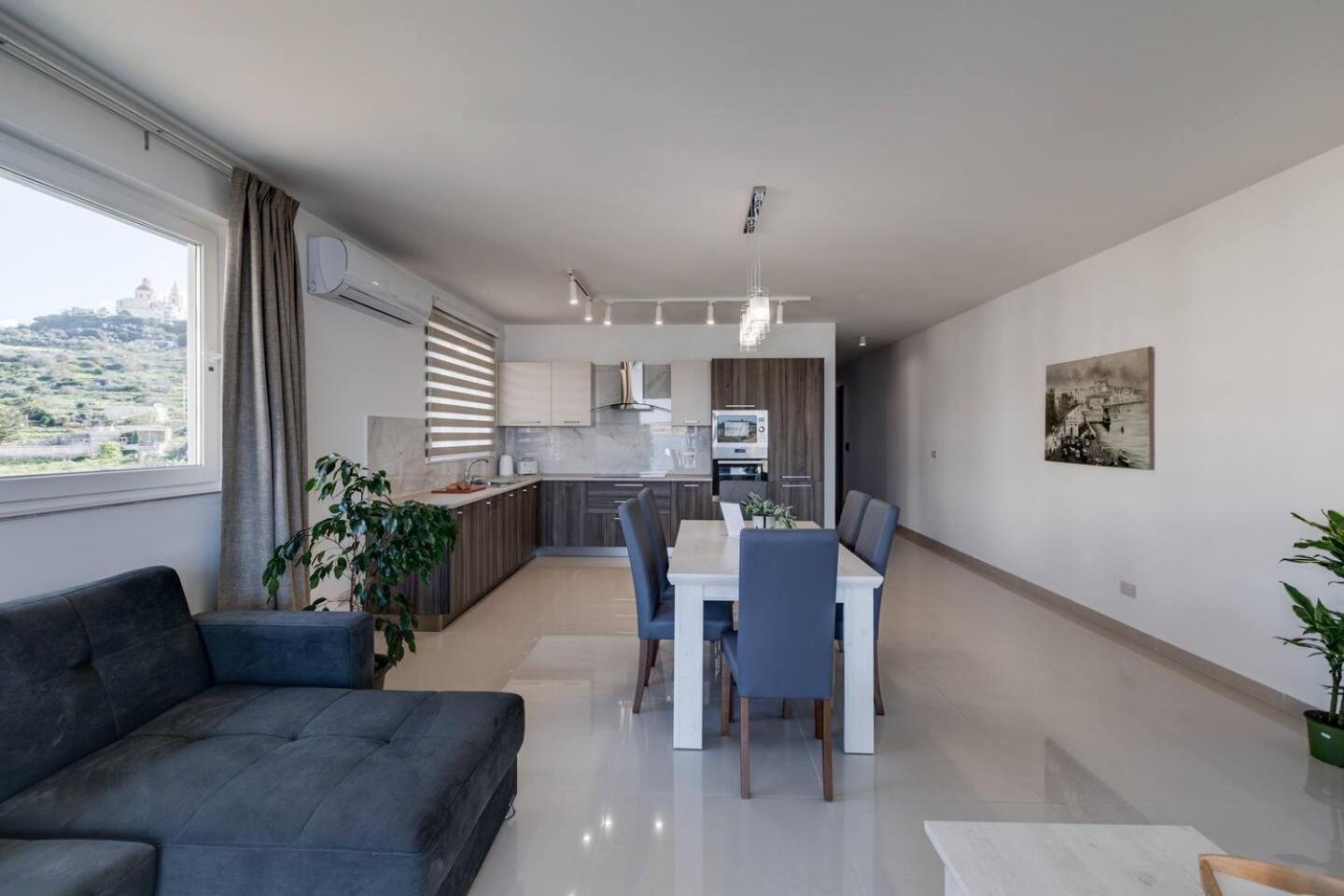 9Ten11 Seafront By Homely Mellieħa Esterno foto